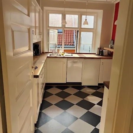 Glarmester I Appartement